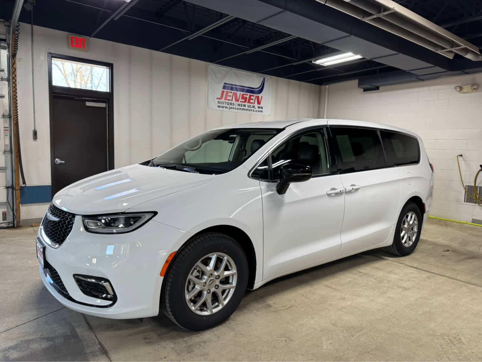 Used 2024 Chrysler Pacifica Touring-L