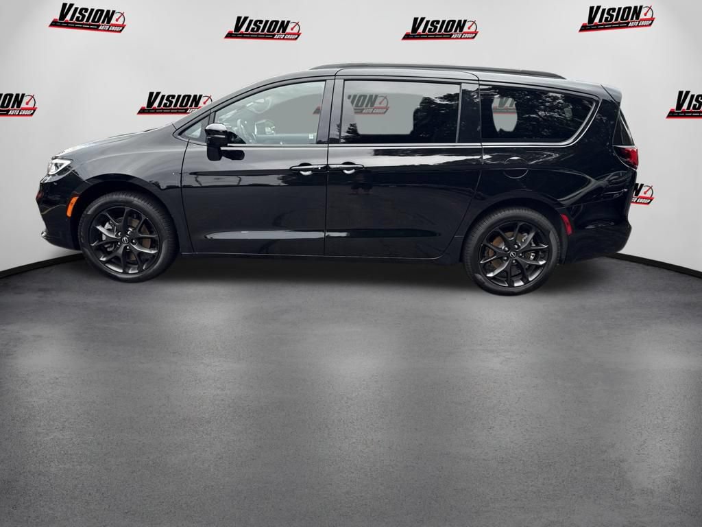 New 2026 Chrysler Pacifica Limited w/ S Appearance Package AWD/4WD image 8