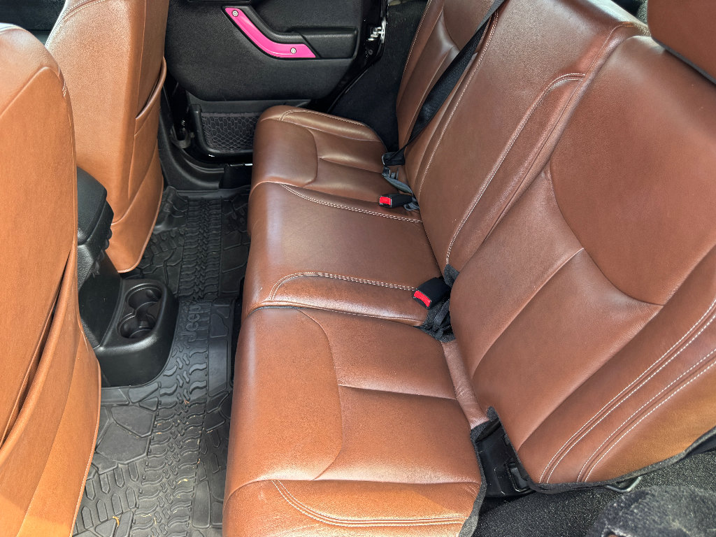 Used 2017 Jeep Wrangler Unlimited Sahara w/ Connectivity Group AWD/4WD image 8