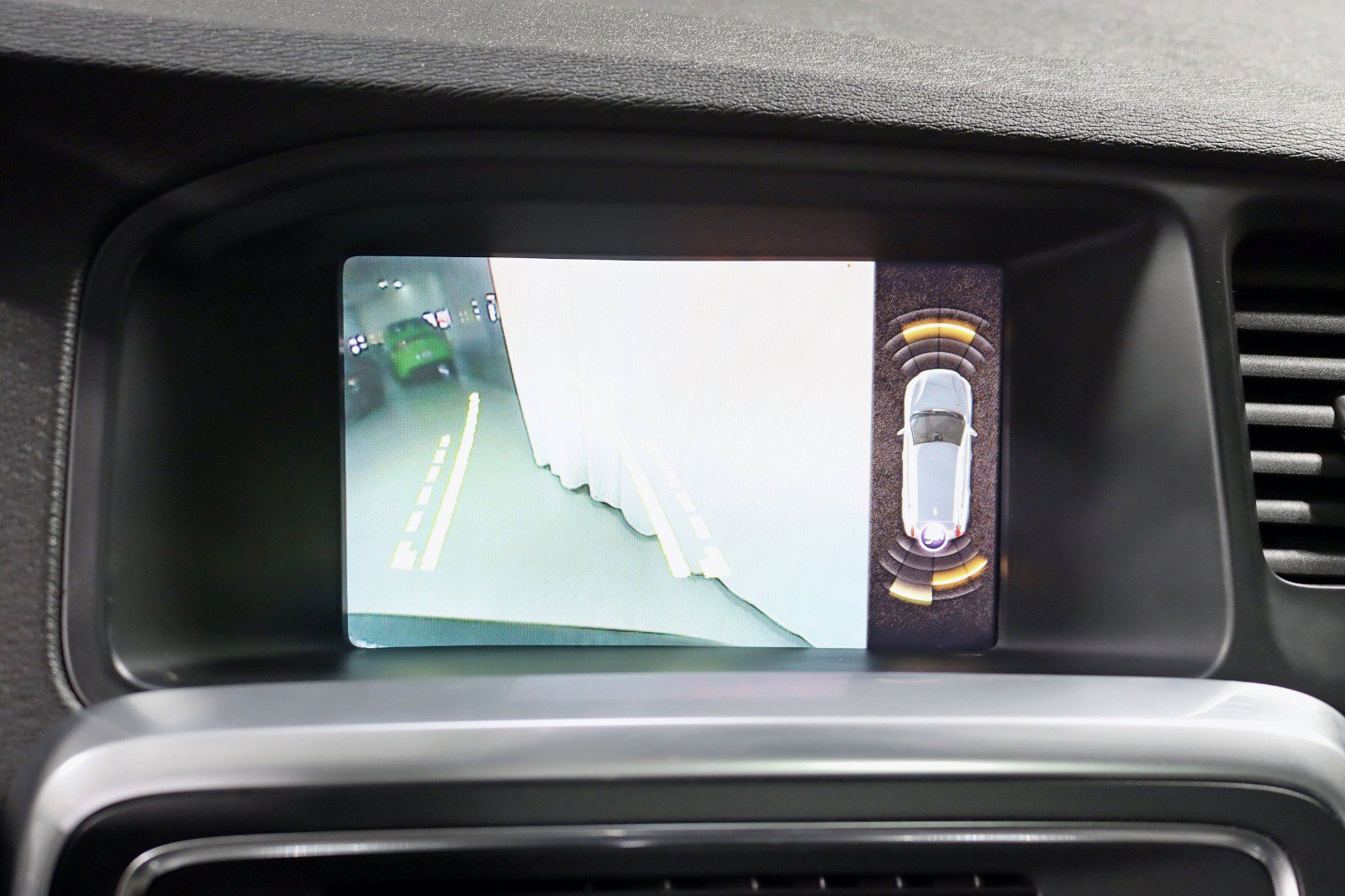 Used 2018 Volvo V60 T5 Cross Country w/ Convenience Package image 18