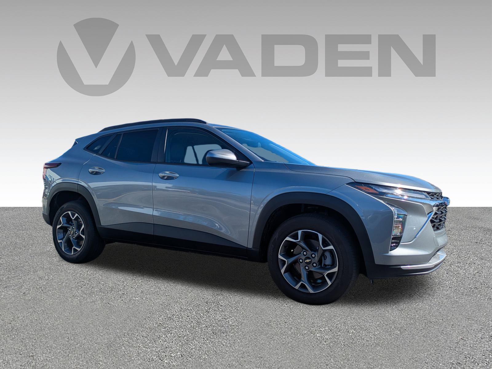 New 2025 Chevrolet Trax LT w/ Driver Confidence Package FWD image 3