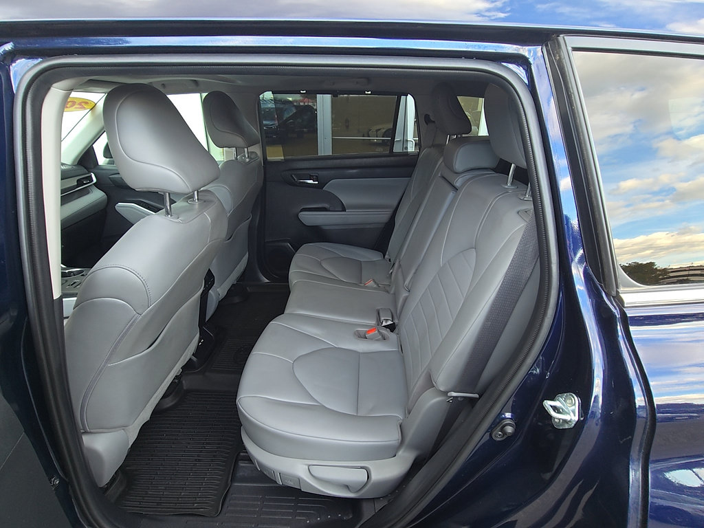 Certified 2021 Toyota Highlander XLE AWD/4WD image 12