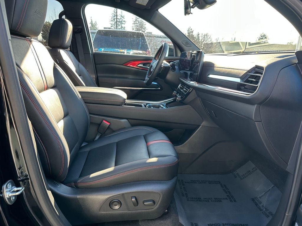 Used 2025 Chevrolet Traverse RS image 10