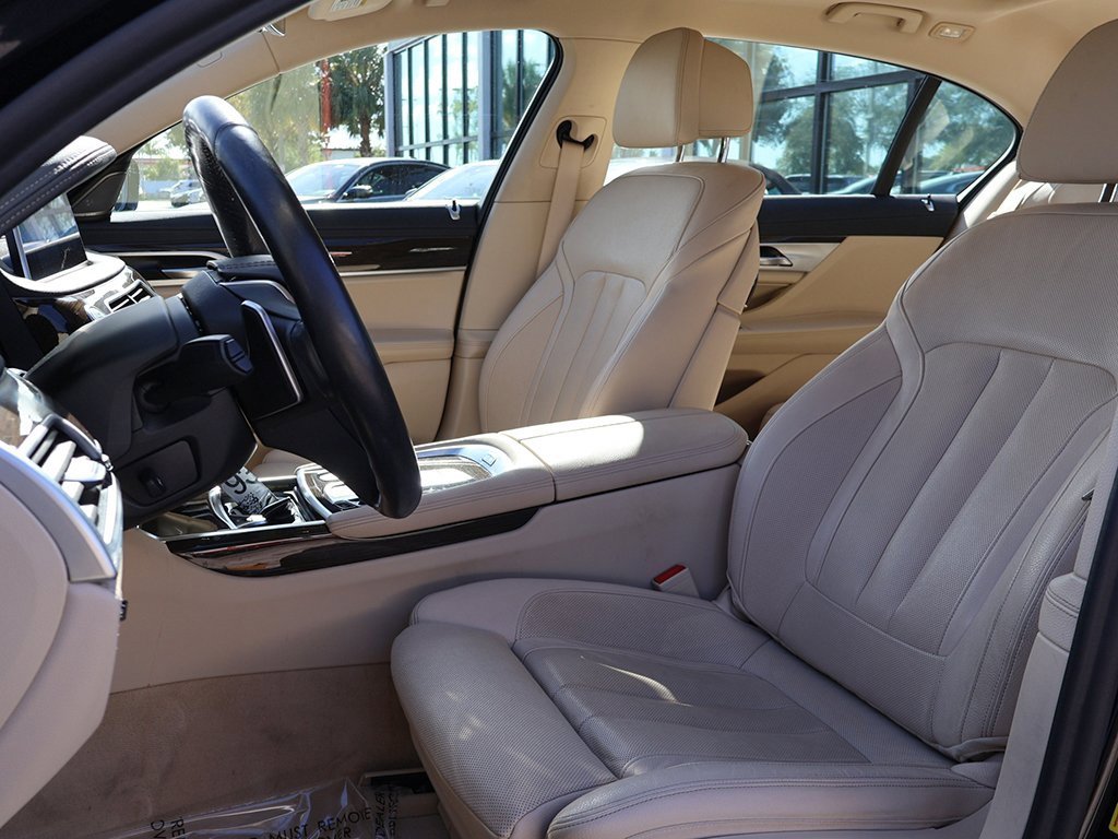 Used 2020 BMW 740i image 31
