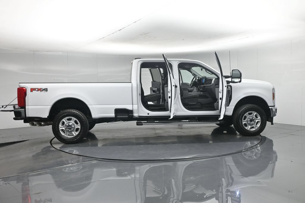 New 2026 Ford F350 XLT w/ FX4 Off-Road Package AWD/4WD image 4