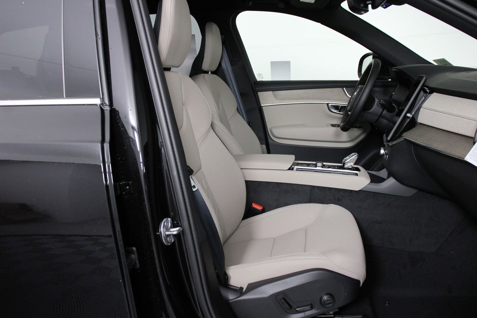 New 2026 Volvo XC90 T8 Plus AWD/4WD image 10