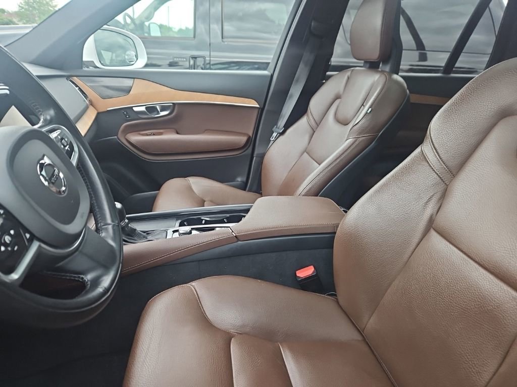 Used 2022 Volvo XC90 T6 Momentum w/ Advanced Package AWD/4WD image 5