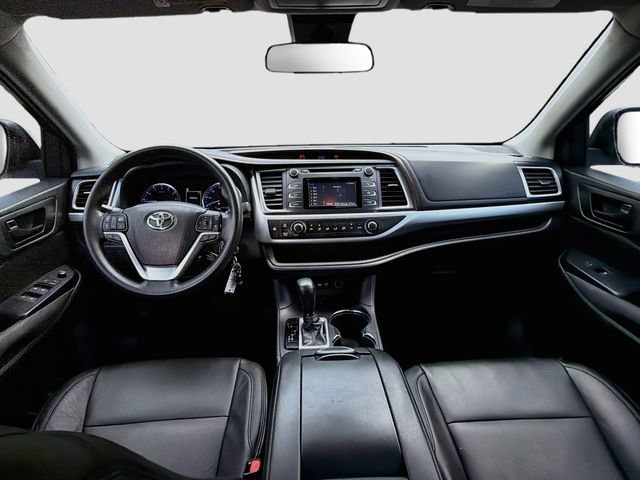 Used 2019 Toyota Highlander LE FWD image 15