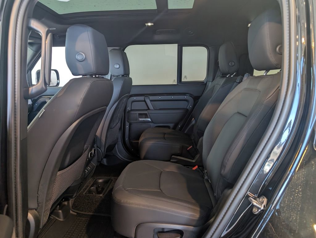 New 2026 Land Rover Defender 130 X-Dynamic SE image 25