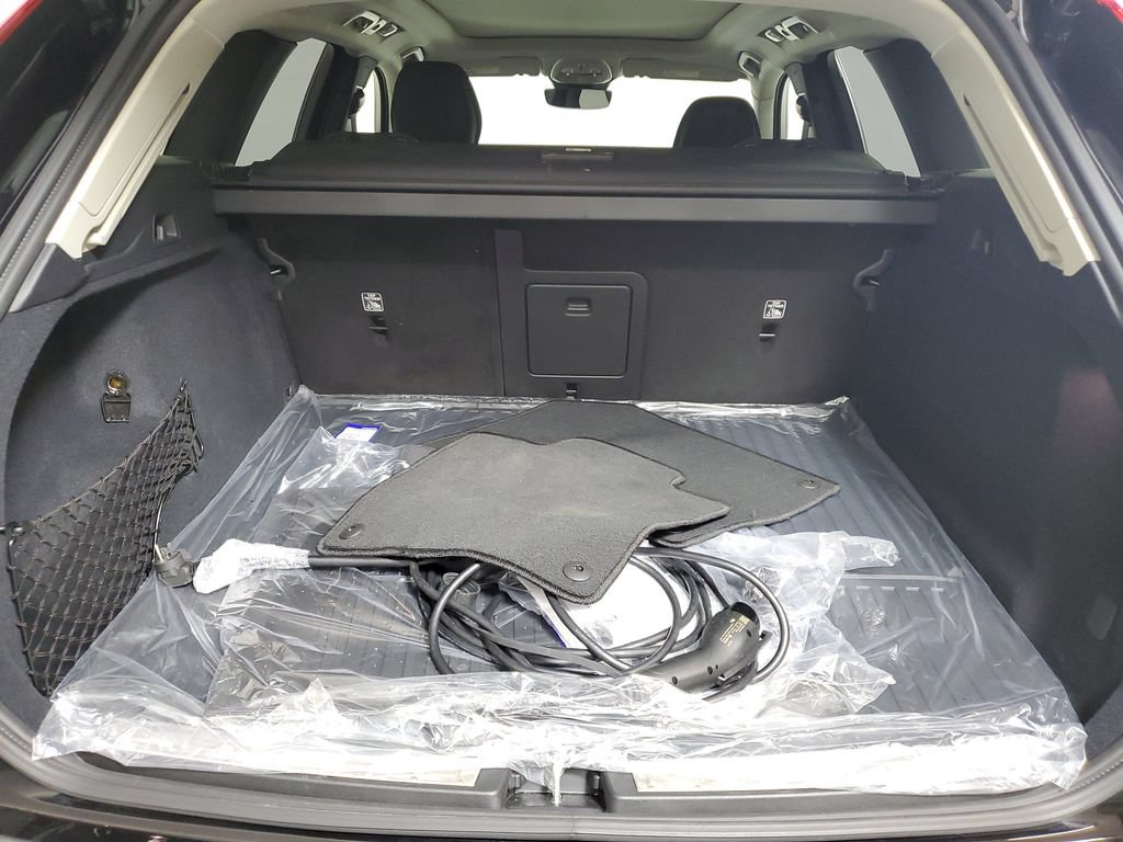 Certified 2025 Volvo XC60 T8 Plus w/ Protection Package Premier AWD/4WD image 11