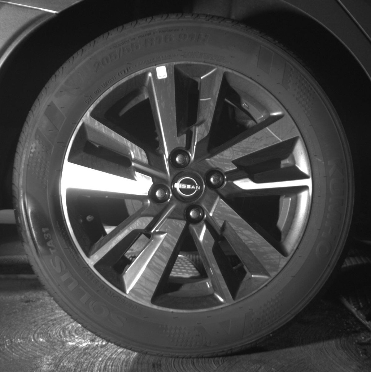 Used 2025 Nissan Versa SV image 12