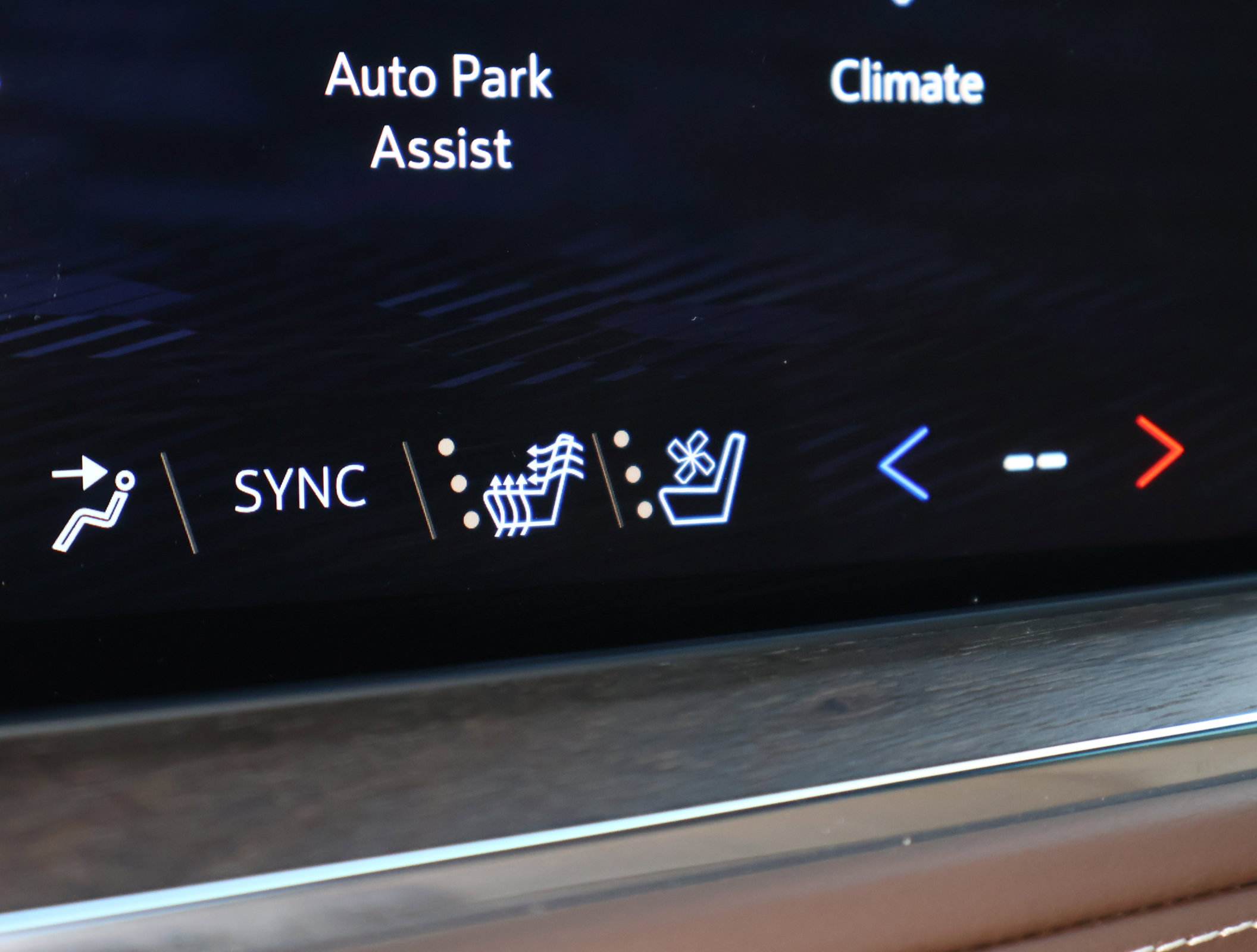 Certified 2025 Chevrolet Suburban High Country image 25