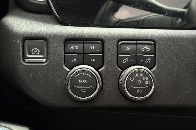Used 2024 Chevrolet Silverado 2500 LTZ w/ LTZ Convenience Package image 40