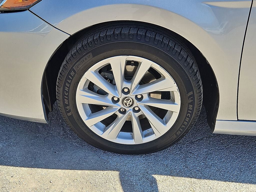 Used 2022 Toyota Camry LE image 13