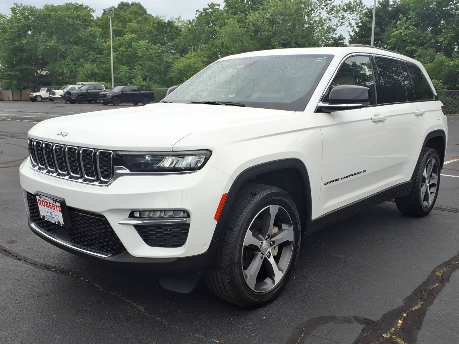 Certified 2023 Jeep Grand Cherokee Limited w/ Luxury Tech Group II AWD/4WD image 3