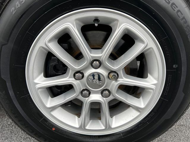 Used 2020 Jeep Grand Cherokee Laredo image 8