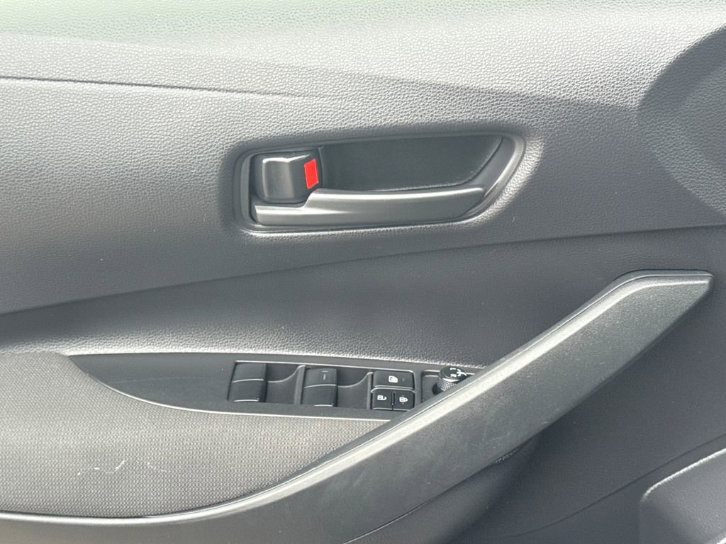 Used 2025 Toyota Corolla LE image 35