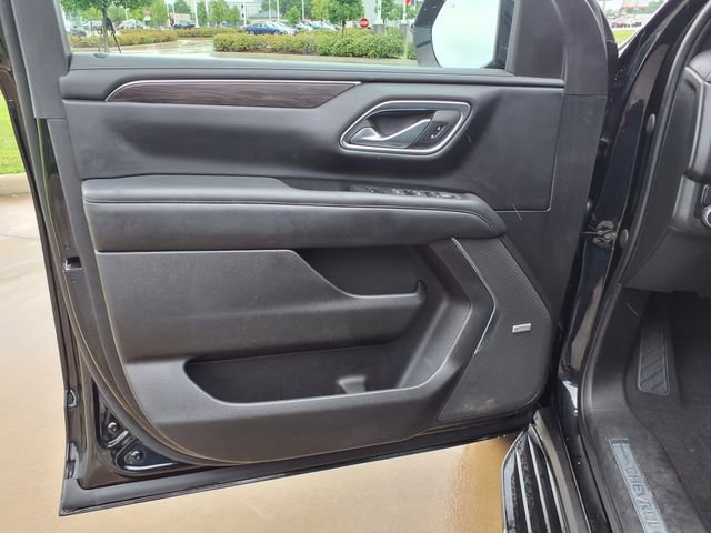 Used 2023 Chevrolet Suburban LT w/ Luxury Package RWD image 17