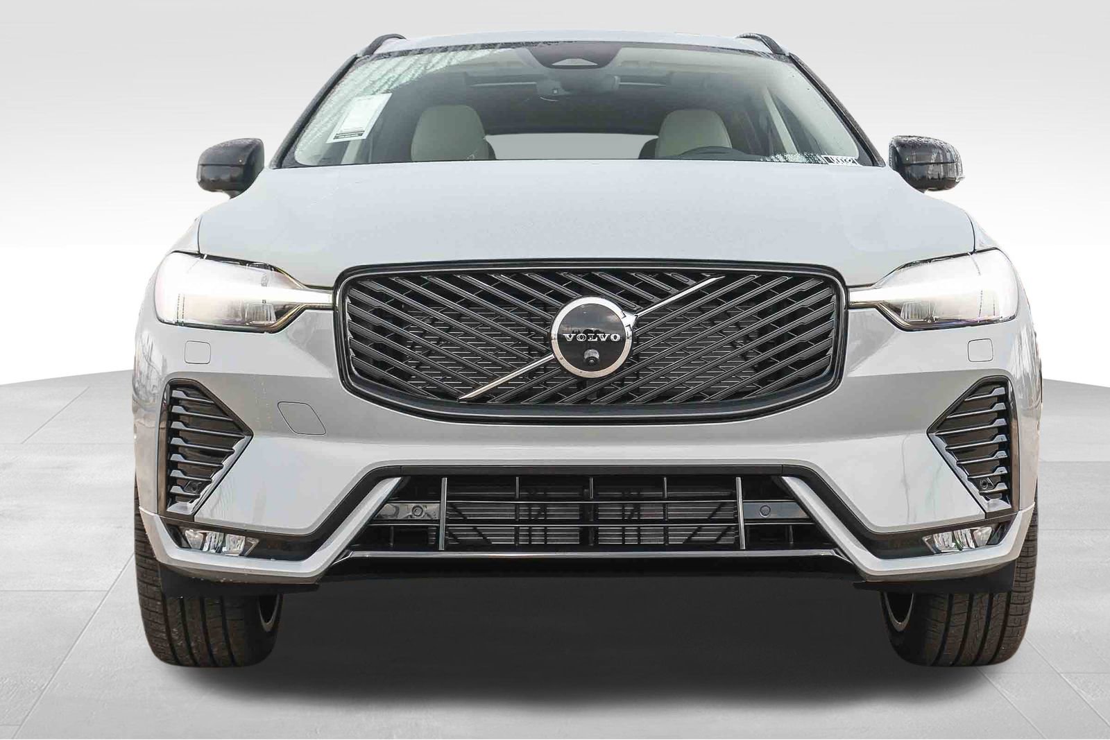 New 2026 Volvo XC60 B5 Ultra w/ Protection Package Premier image 2