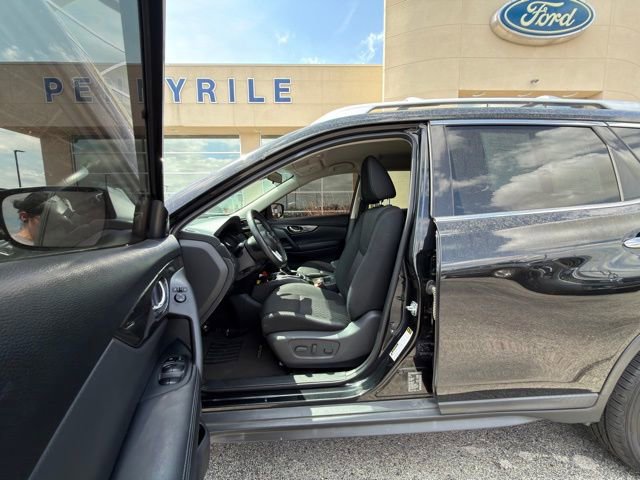 Used 2019 Nissan Rogue SV image 8