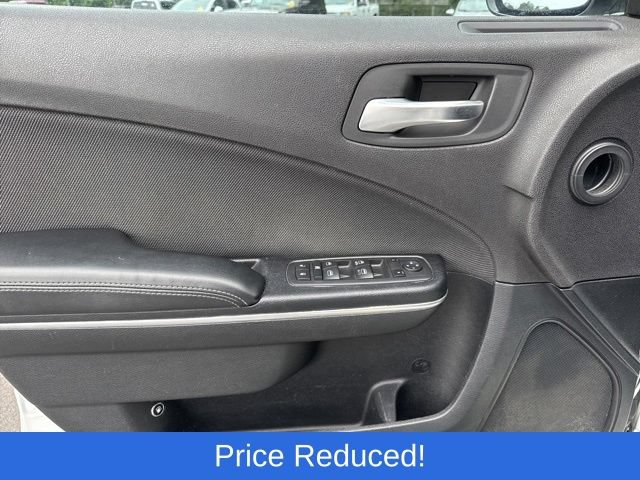 Used 2015 Dodge Charger SE RWD image 9