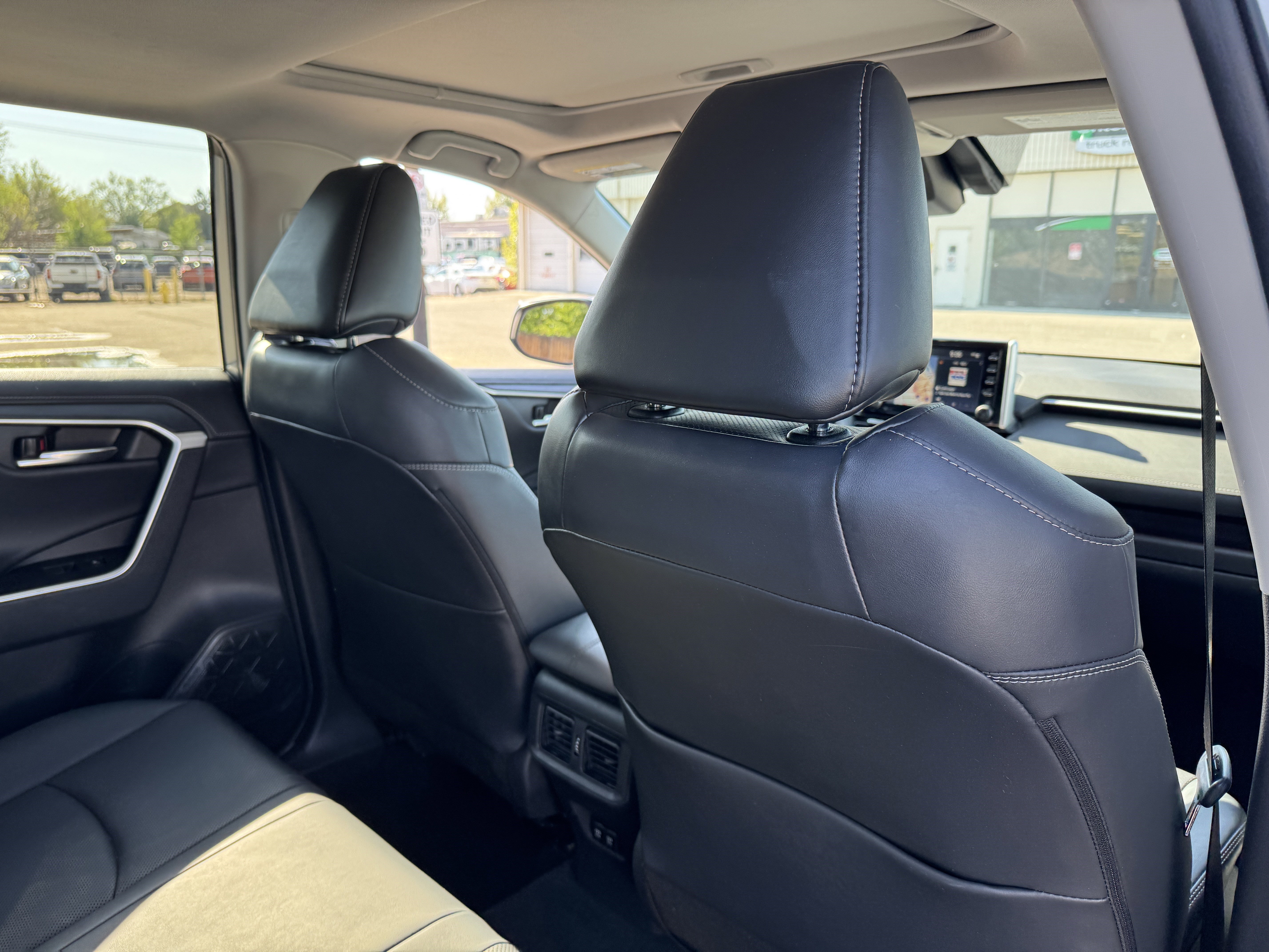Used 2020 Toyota RAV4 Limited w/ Limited Grade Weather Package AWD/4WD image 18