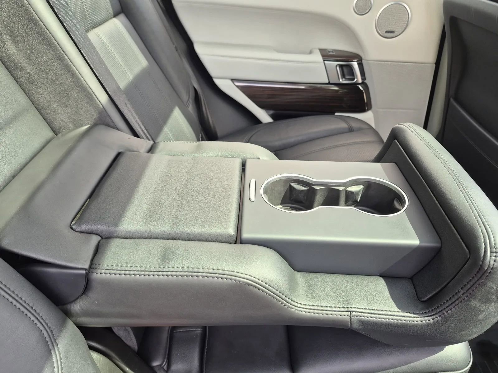 Used 2016 Land Rover Range Rover HSE AWD/4WD image 22