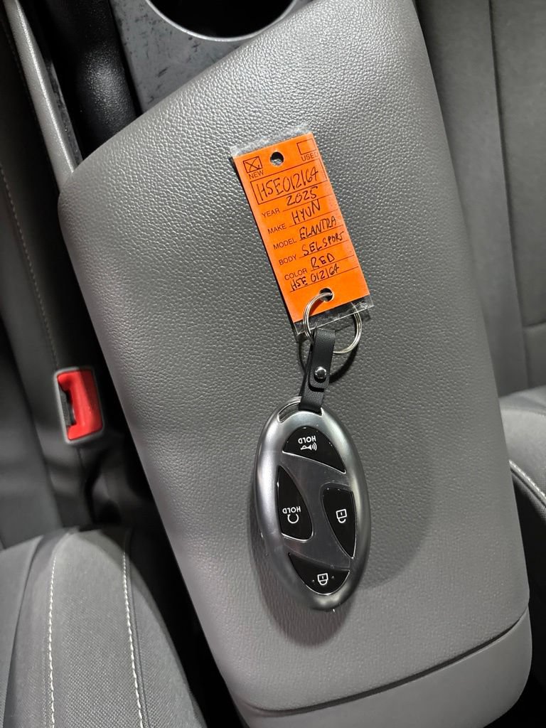 Certified 2025 Hyundai Elantra Sport FWD image 31