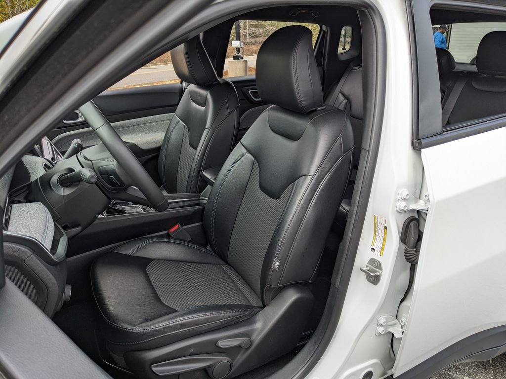 Used 2024 Jeep Compass Latitude image 34