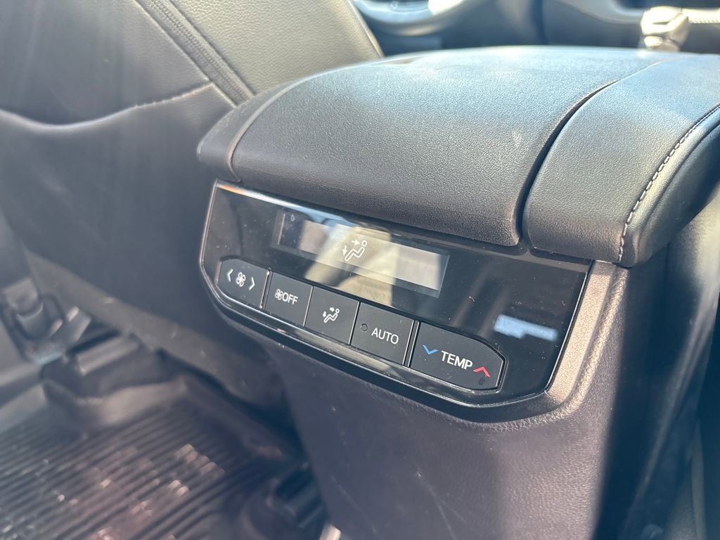 Used 2021 Toyota Highlander XLE image 30