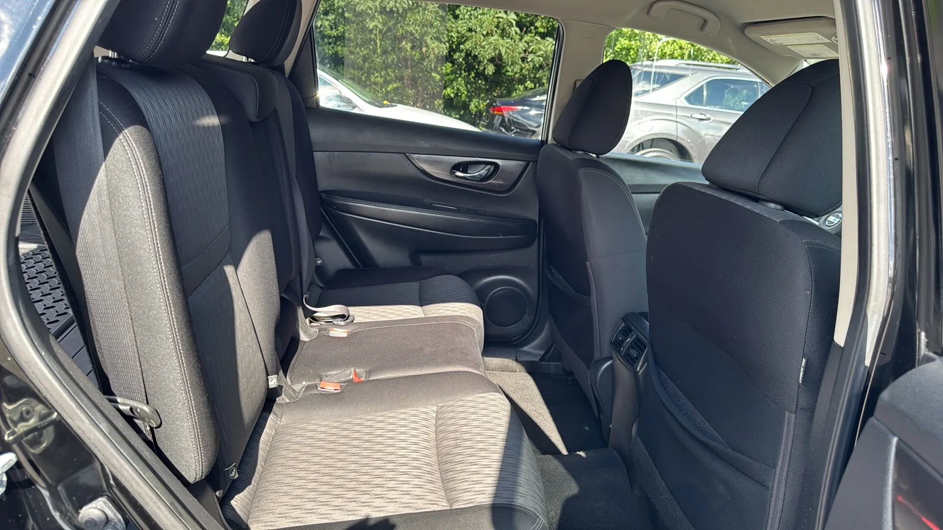 Used 2018 Nissan Rogue SV image 13