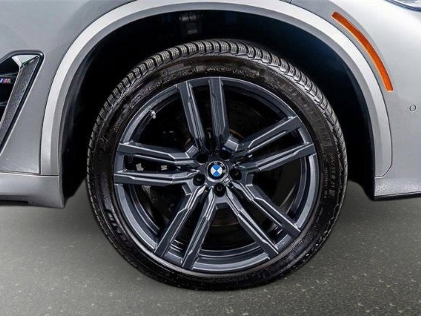 Used 2021 BMW X5 M w/ Executive Package image 7