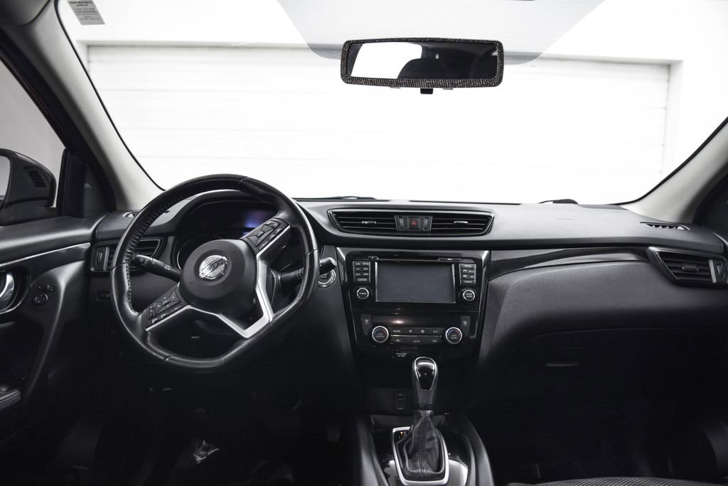 Used 2018 Nissan Rogue Sport SV w/ SV Technology Package image 23