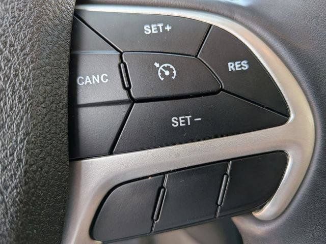 Used 2018 Jeep Cherokee Overland AWD/4WD image 19