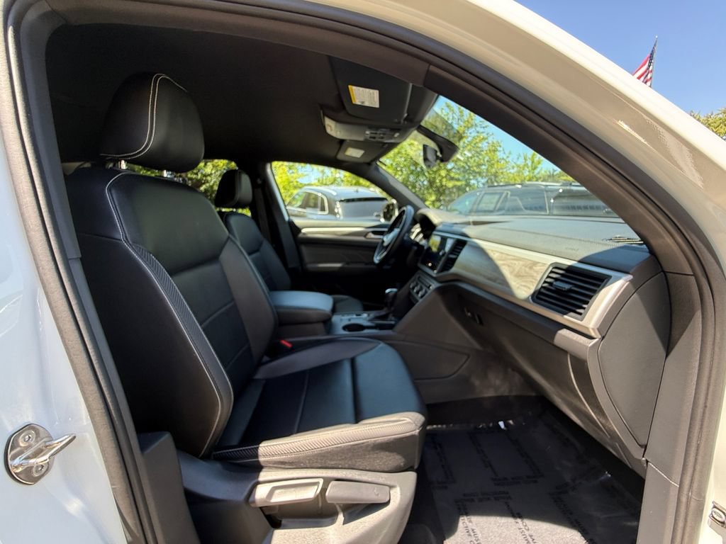 Used 2021 Volkswagen Atlas Cross Sport SE FWD image 25