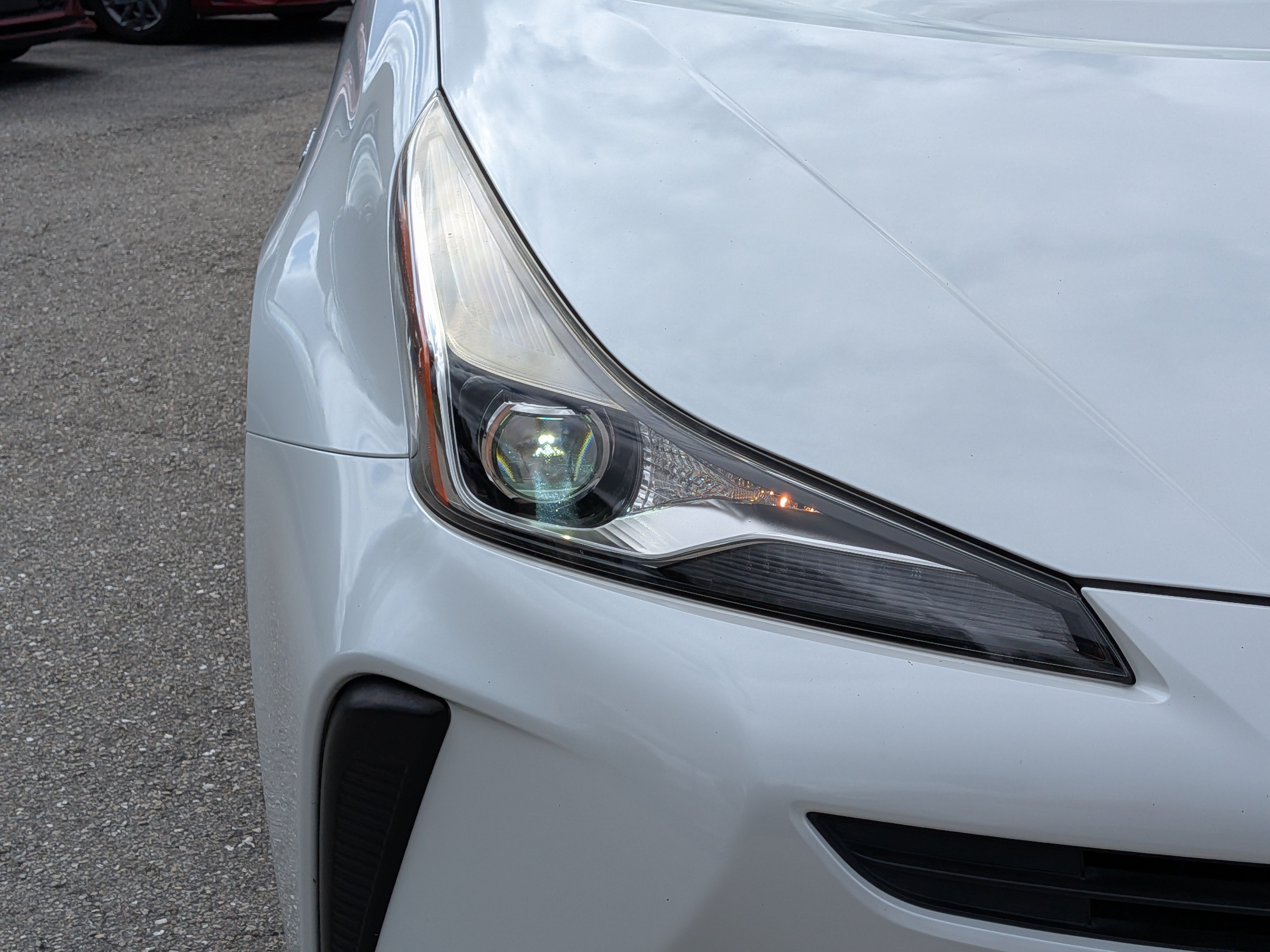 Used 2021 Toyota Prius L Eco FWD image 10