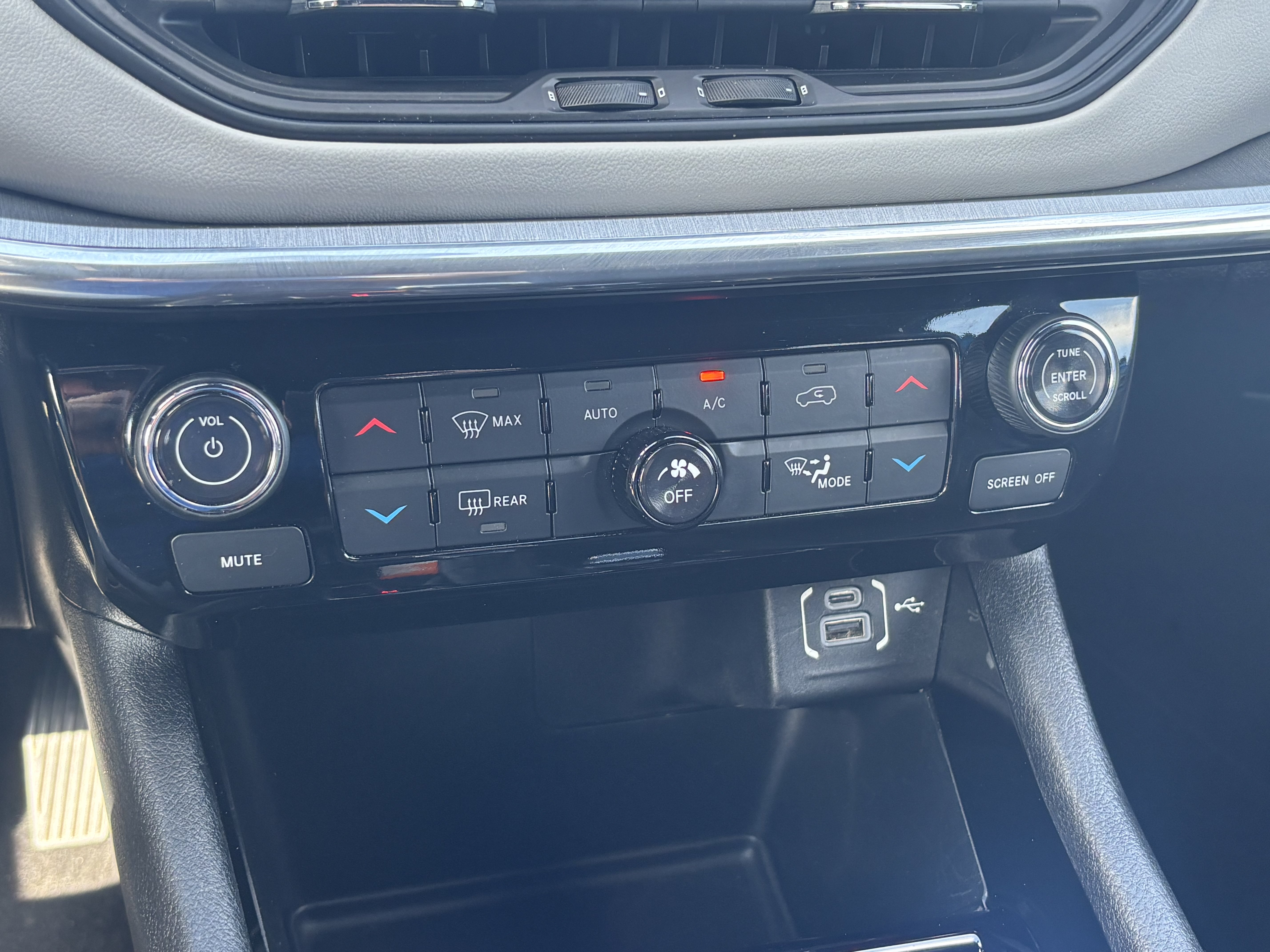 Used 2023 Jeep Compass Limited AWD/4WD image 16