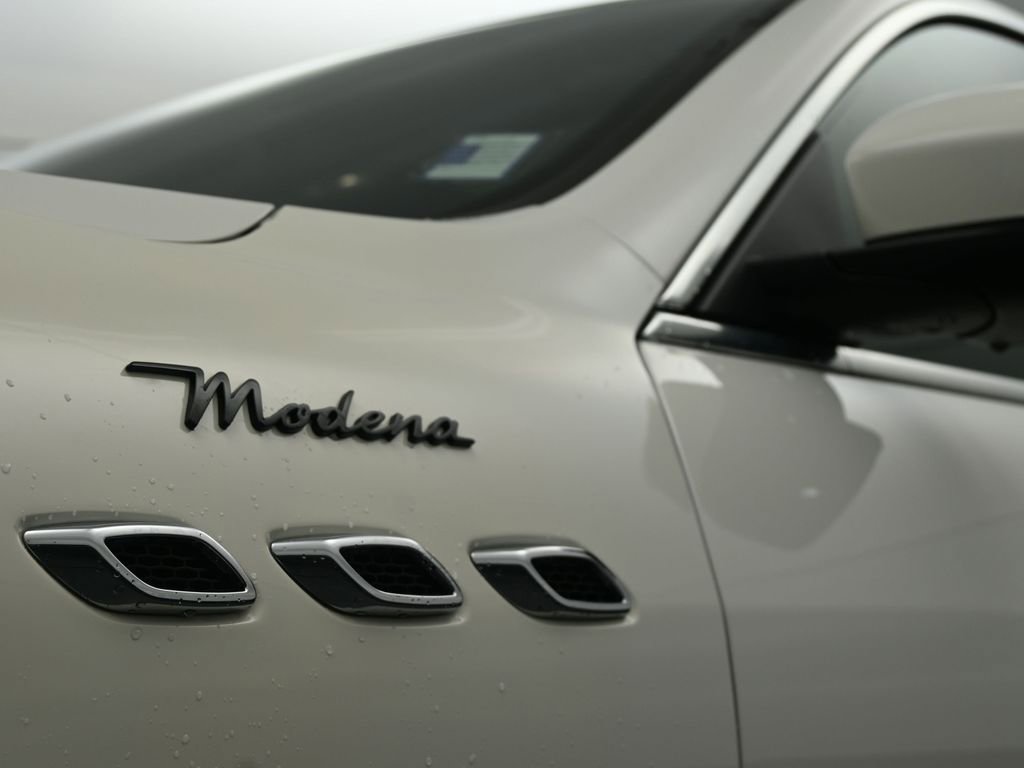Used 2023 Maserati Levante Modena image 13