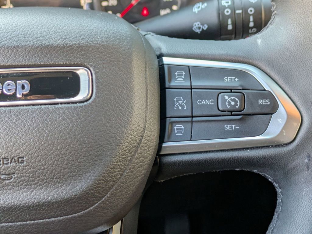 Used 2025 Jeep Compass Limited image 21