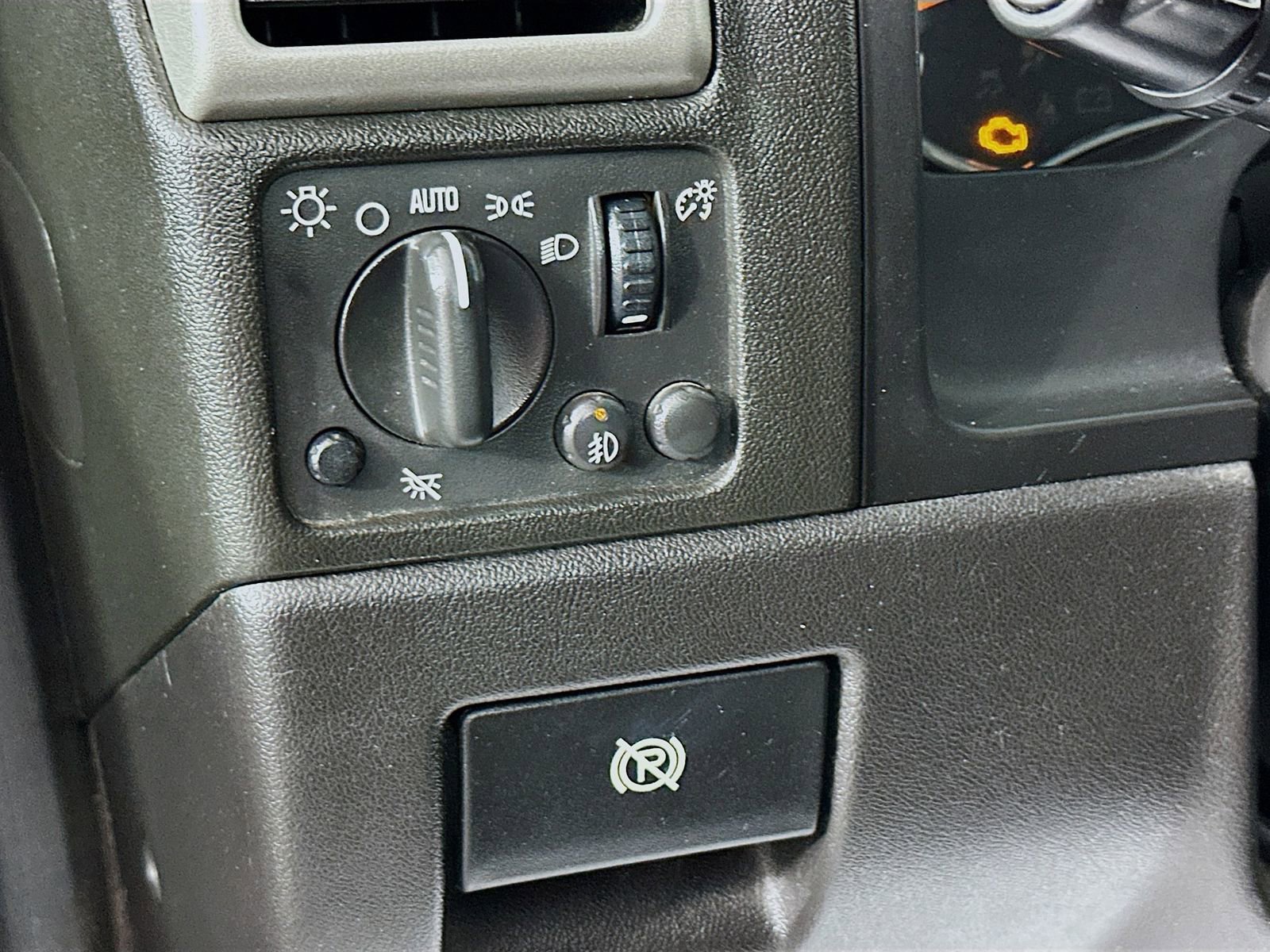 Used 2011 GMC Canyon SLE image 11