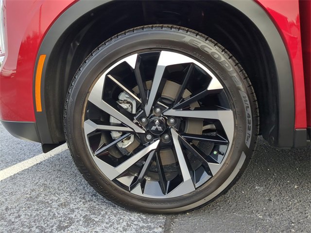 New 2025 Mitsubishi Outlander SE image 38