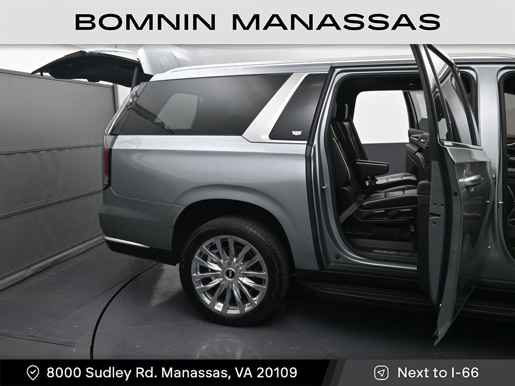 Used 2024 Cadillac Escalade ESV Premium Luxury AWD/4WD image 10