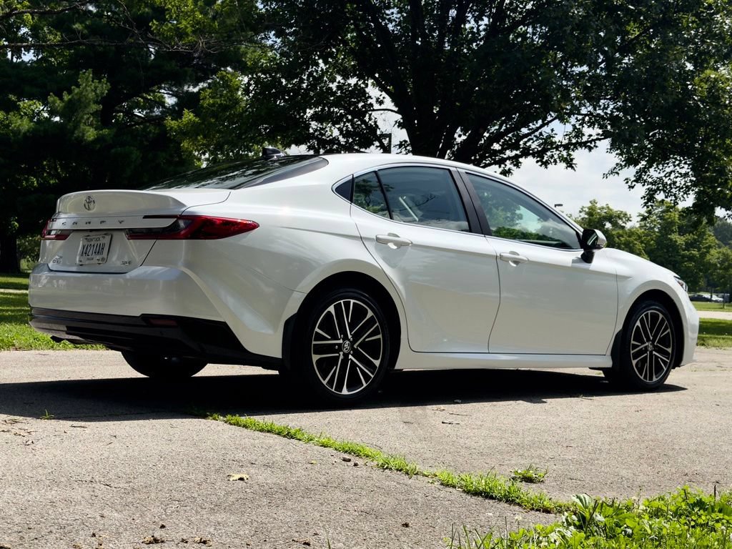 Used 2025 Toyota Camry XLE AWD/4WD image 4