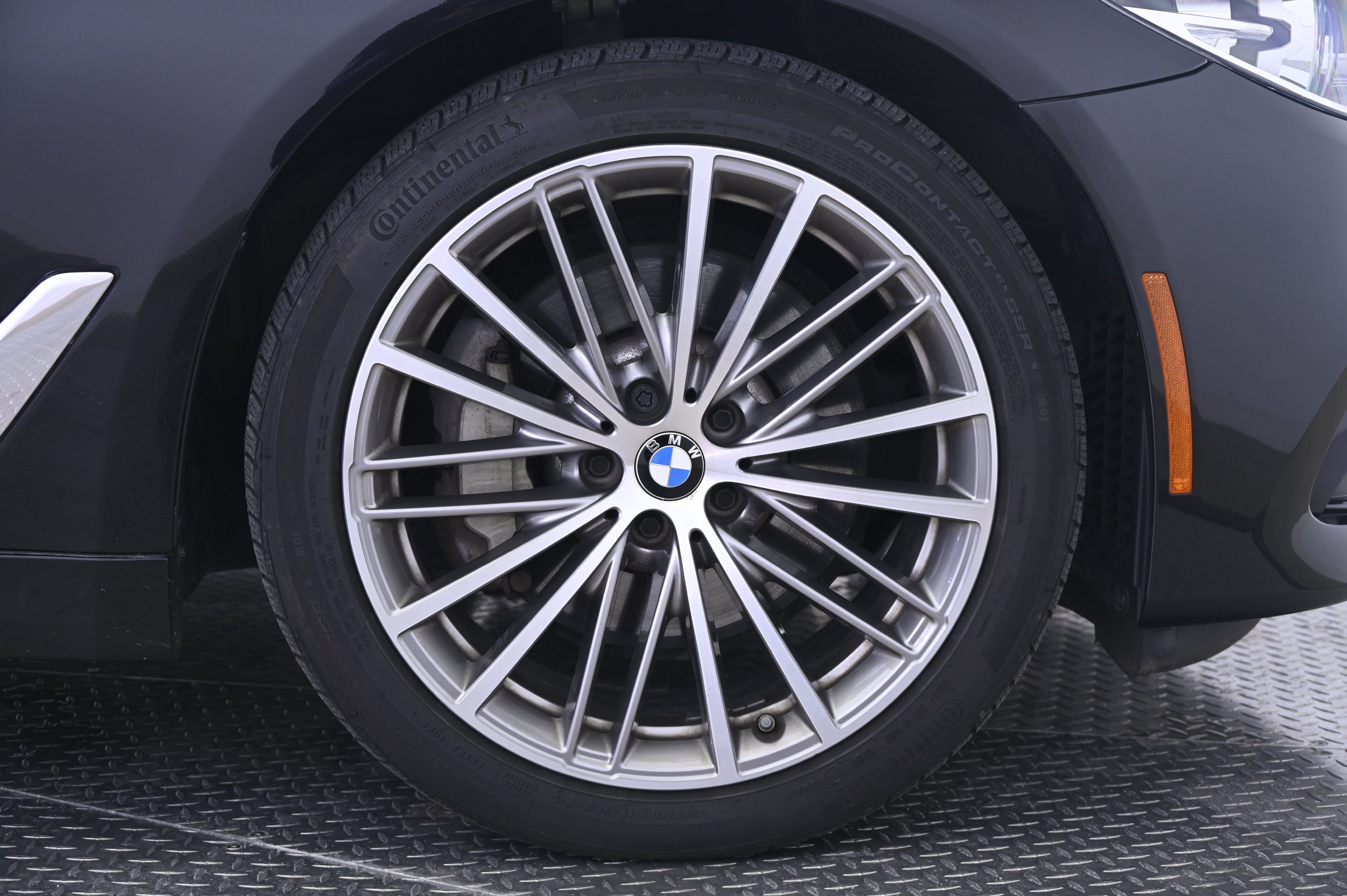 Used 2019 BMW 540i xDrive AWD/4WD image 14