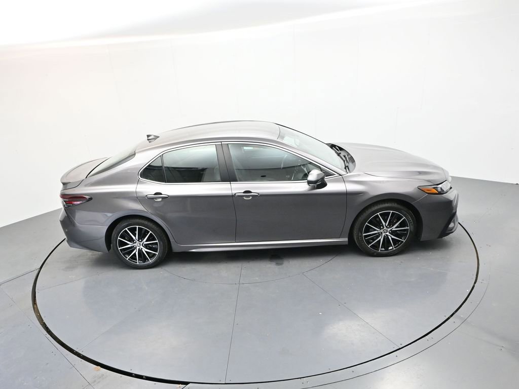 Used 2024 Toyota Camry SE image 28