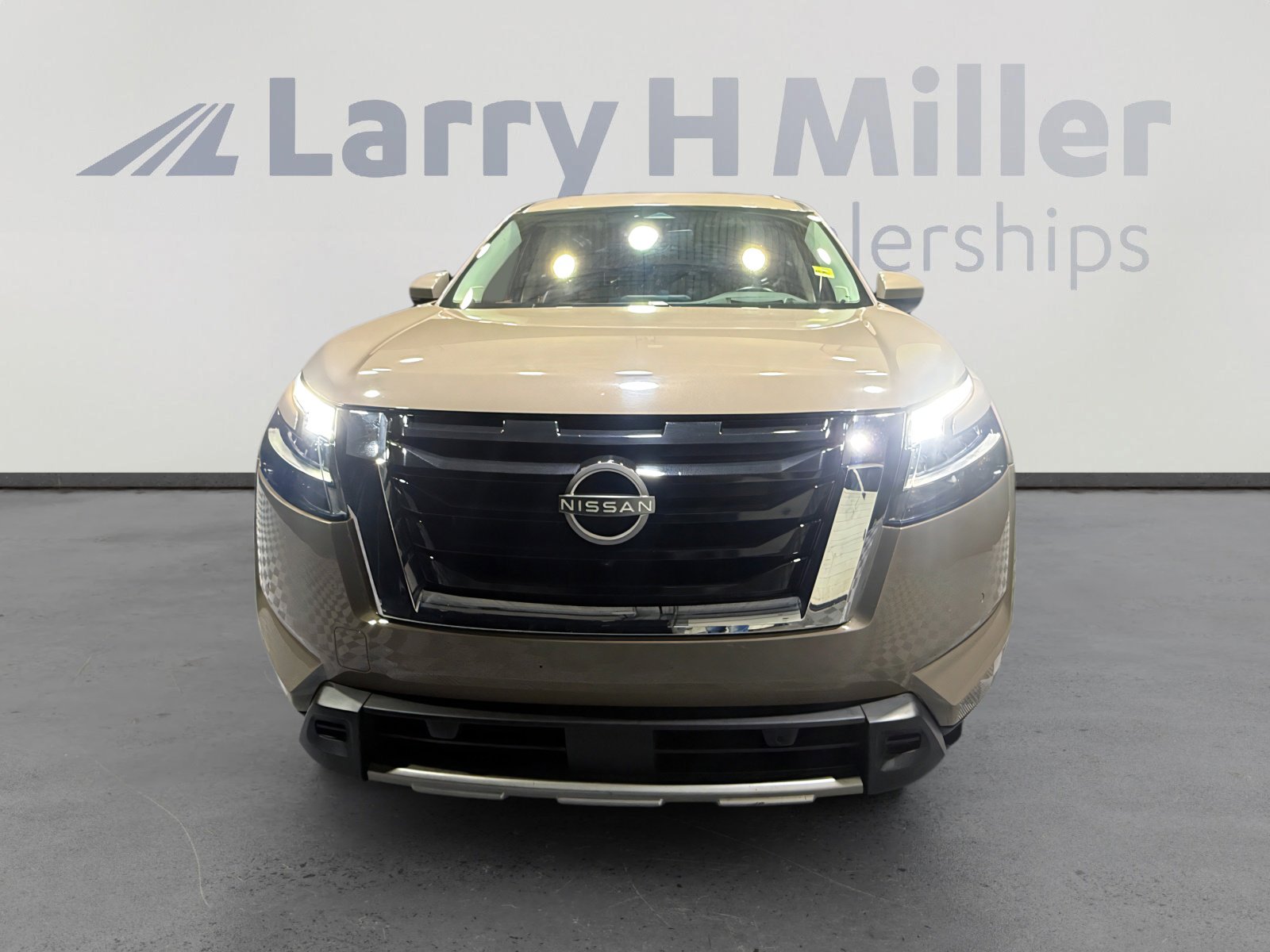 Certified 2024 Nissan Pathfinder Platinum w/ Cargo Package AWD/4WD image 8