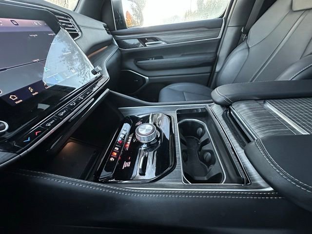 Used 2024 Jeep Wagoneer Series III w/ Premium Group I image 30