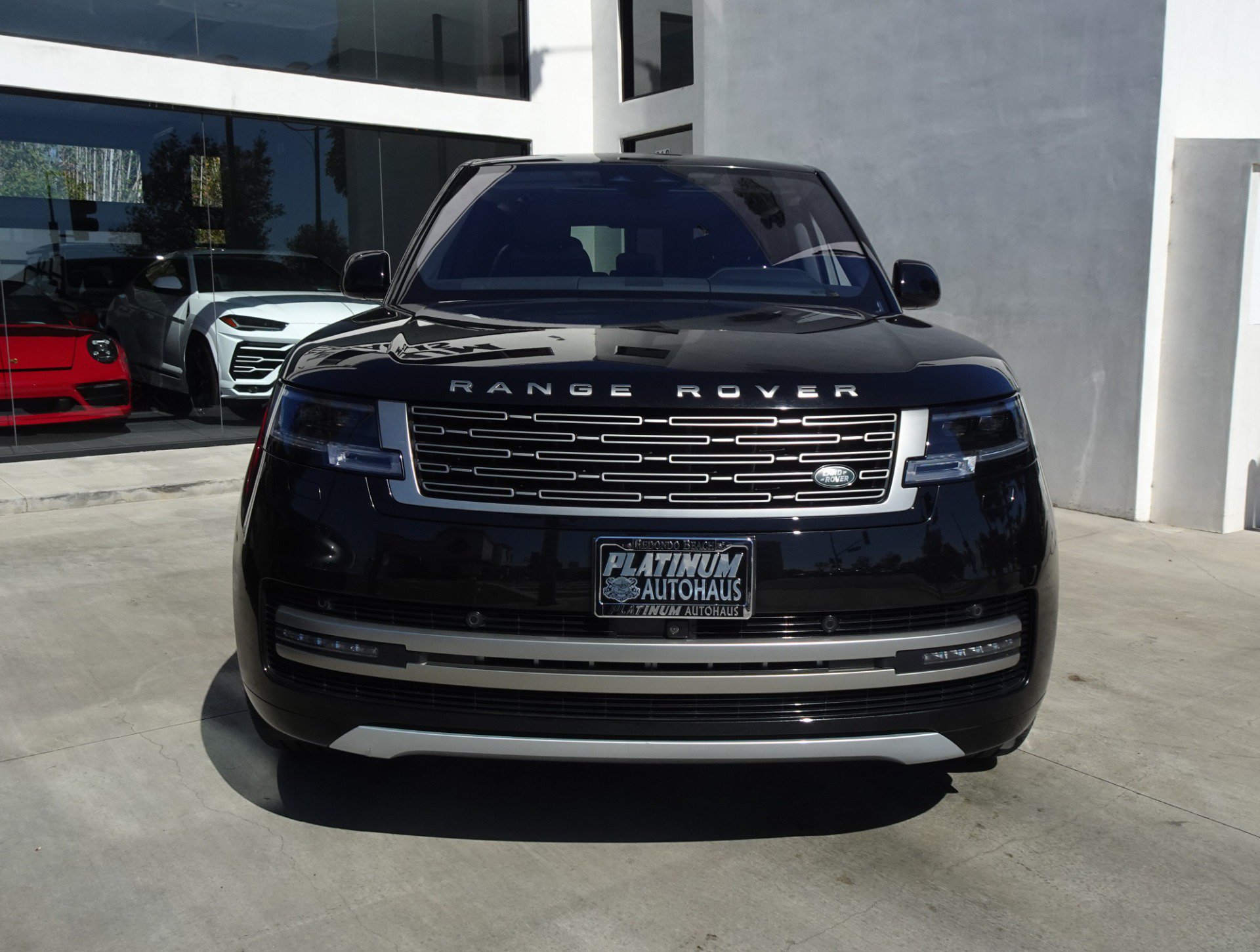 Used 2023 Land Rover Range Rover SE AWD/4WD image 2