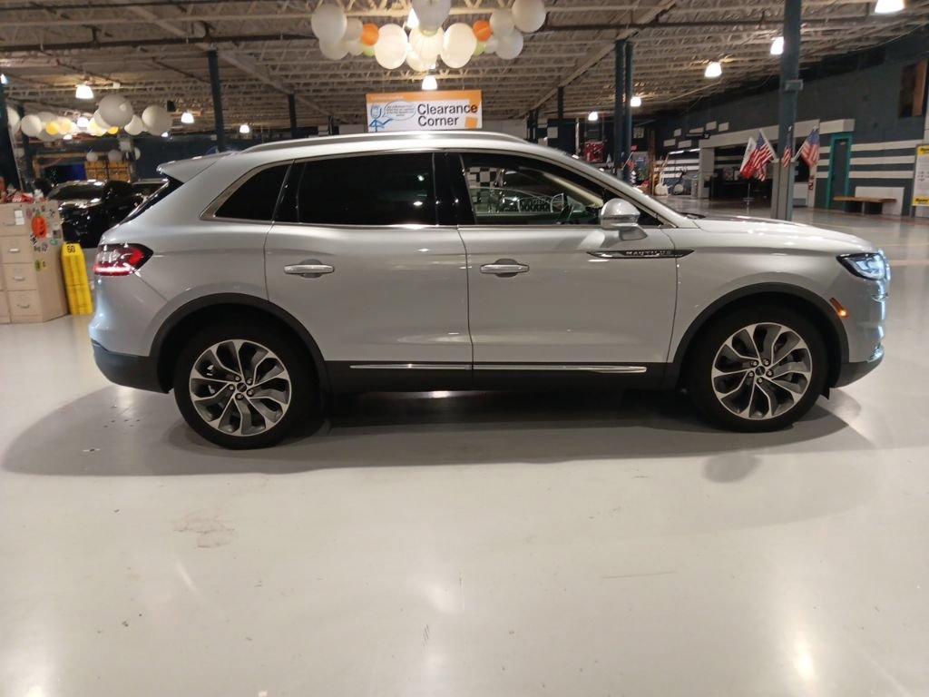 Used 2023 Lincoln Nautilus Reserve AWD/4WD image 12