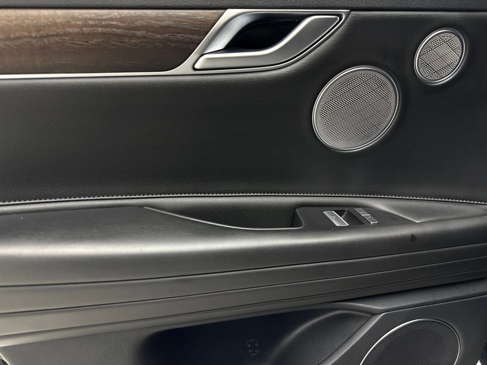 Used 2022 Genesis G80 2.5T w/ Prestige Package image 39